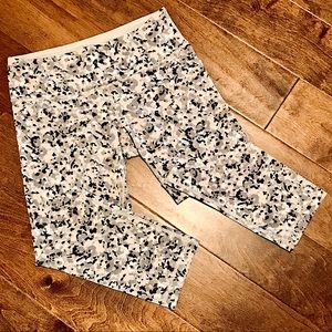 SALE Lululemon Wunder Under Crop Petite Fluer